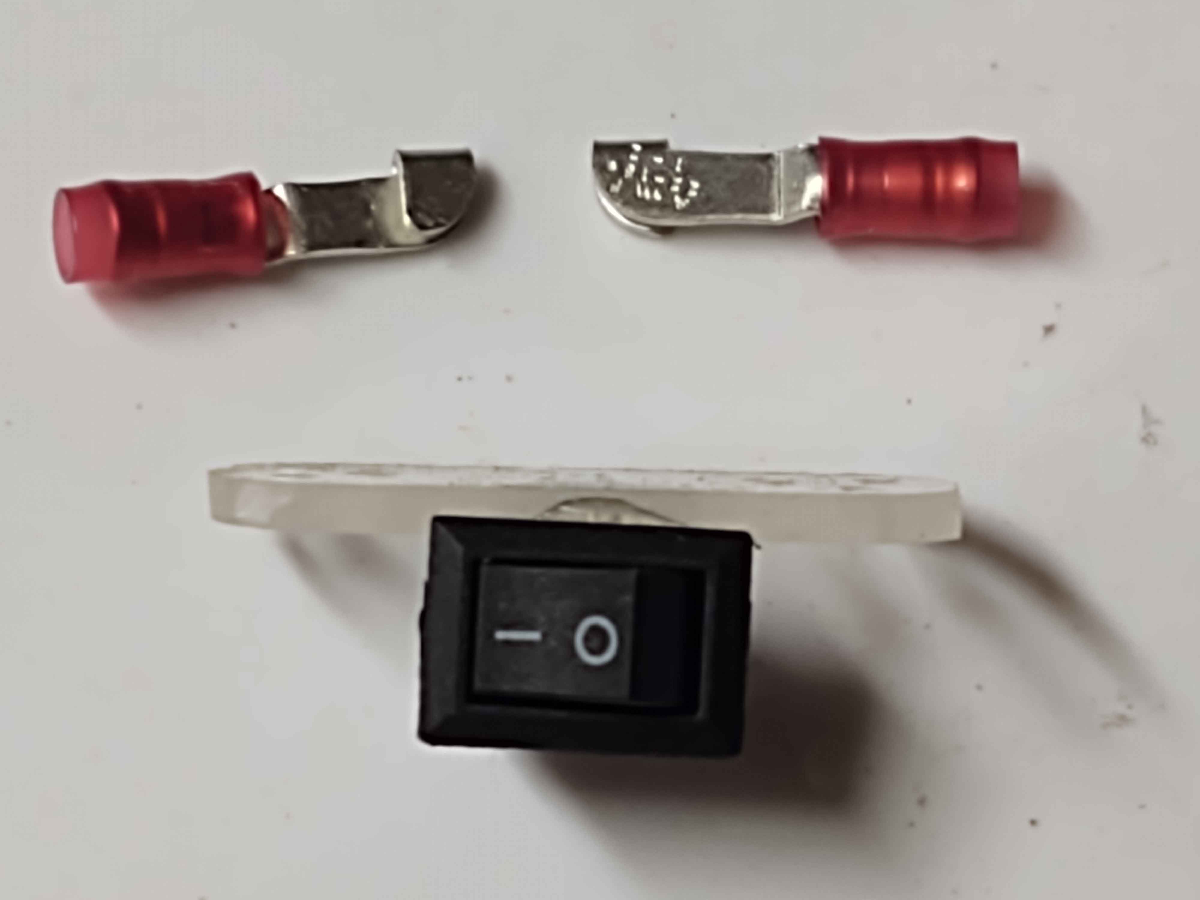 Switch on Plastic Link with Unlinked Knife Connectors